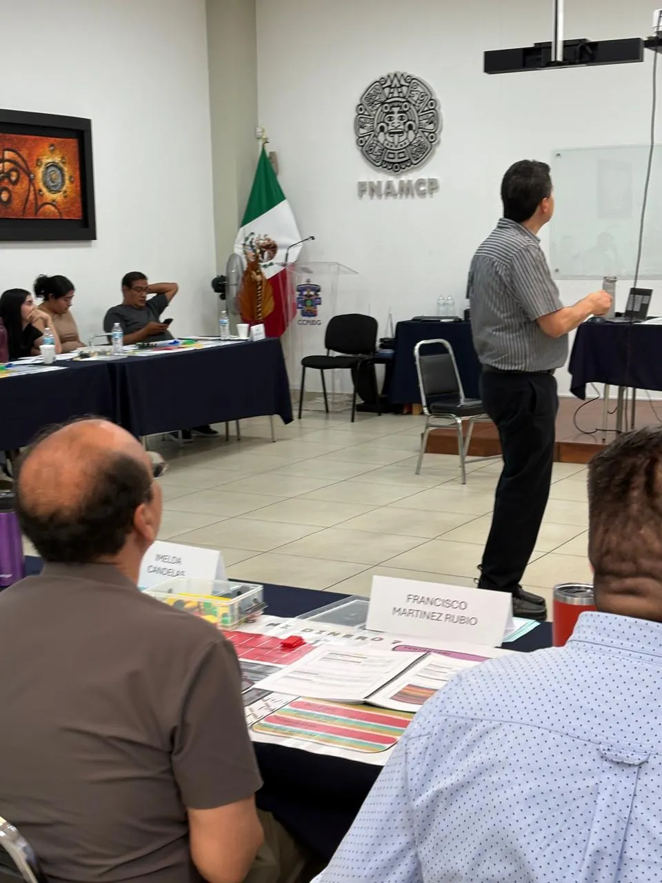 Taller de YDQMD en el Colegio de Contadores de la Universidad de Guadalajara