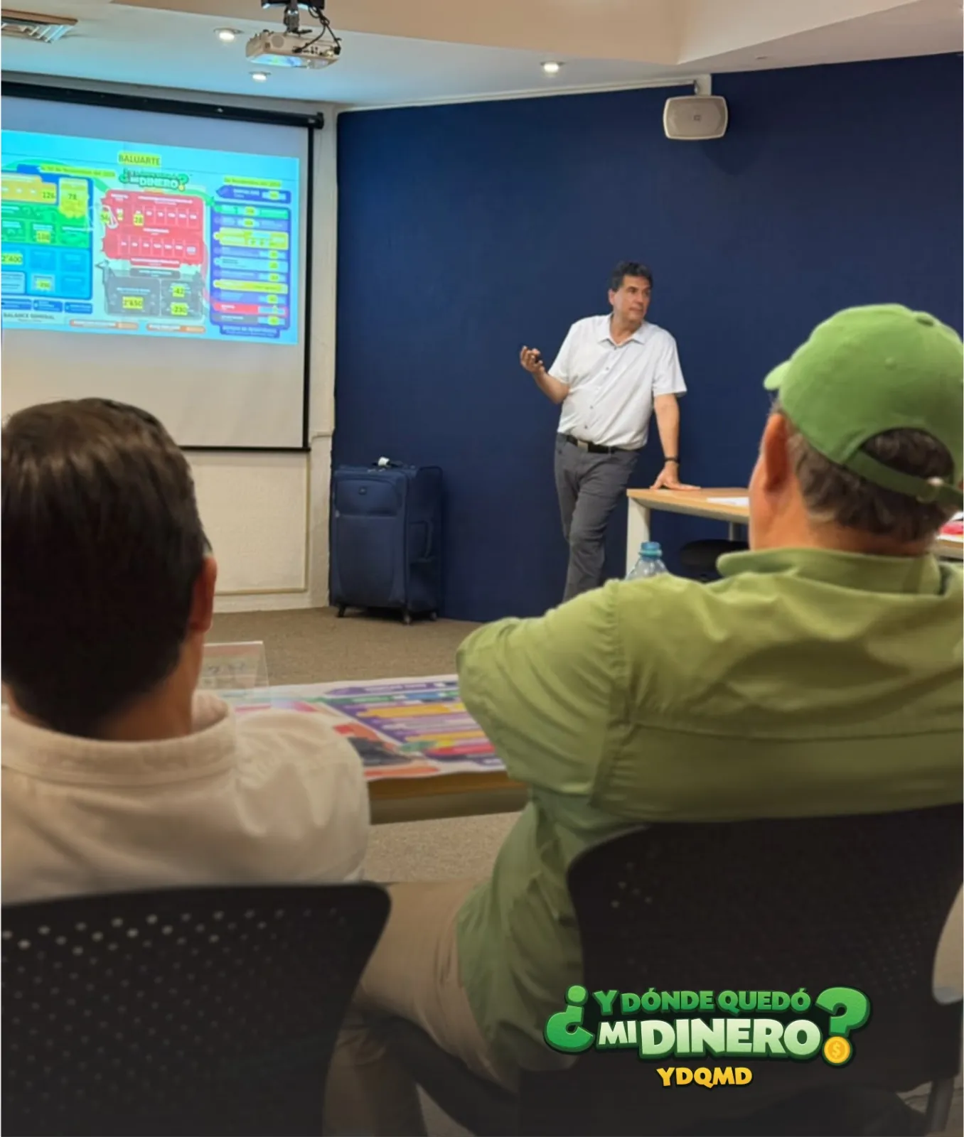Explicación durante el taller de Coparmex Culiacán