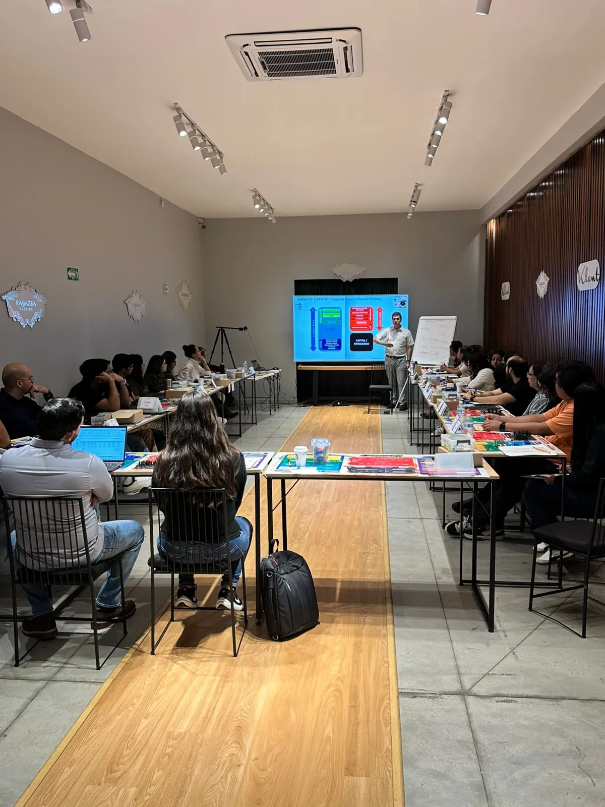 Participantes de Corporativo Andalucía en la sala