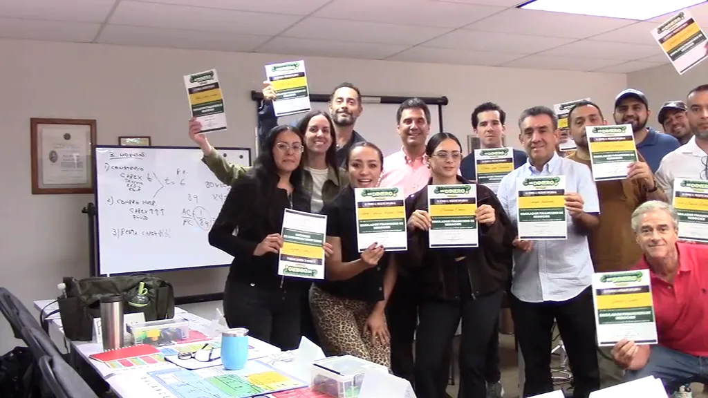 Grupo del taller de Guadalajara de julio 2026 con sus constancias