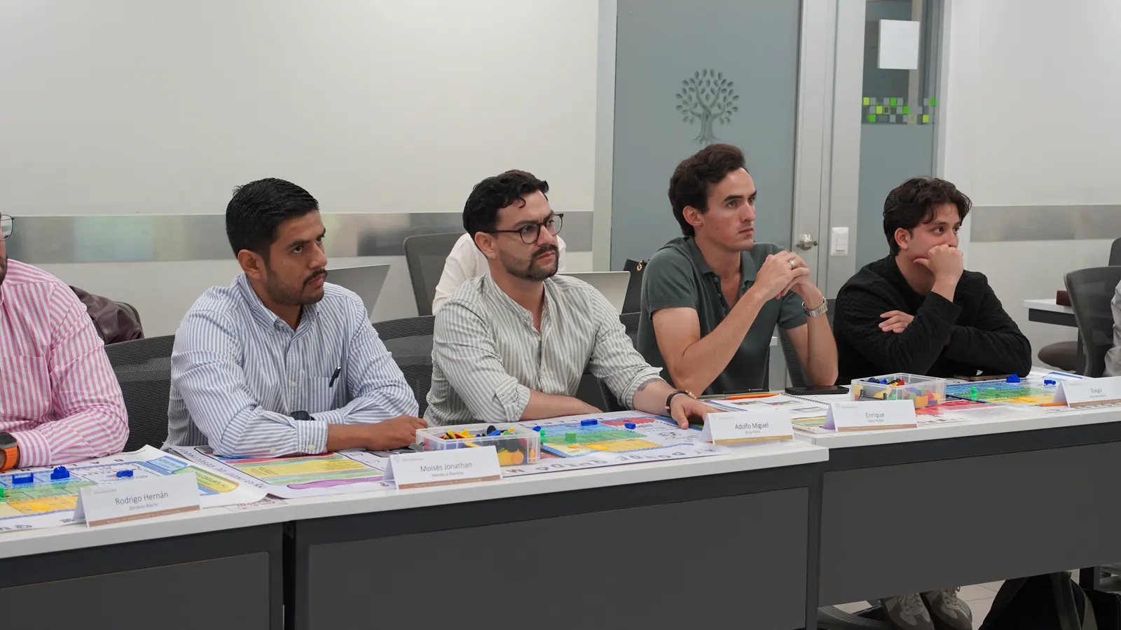Equipo de posgrado durante la partida